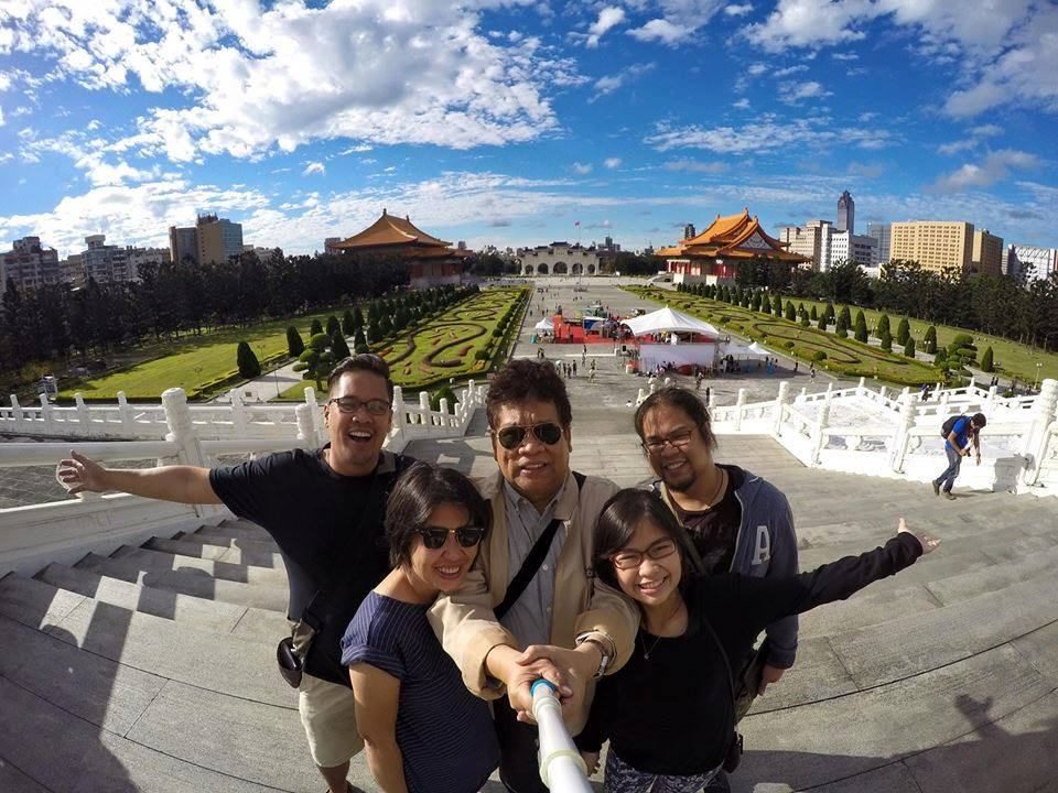 Family at Chiang Kai-shek Memorial Hall: Taipei, Taiwan – 2016